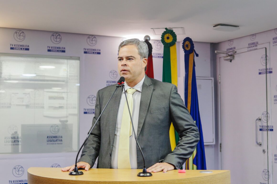 George Morais se licencia e Aledson Moura assume mandato na ALPB