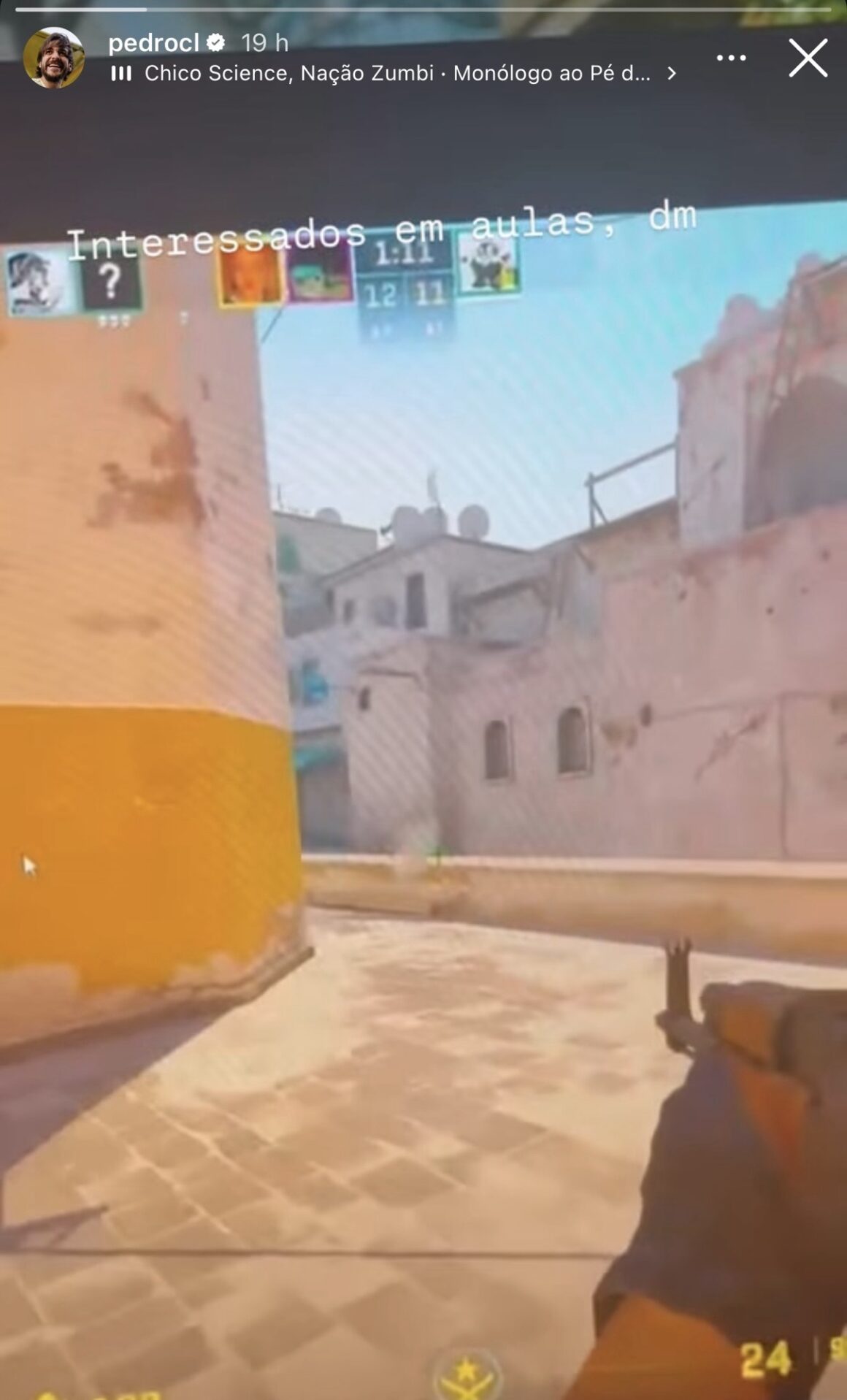 Pedro tira onda com vídeo game, mas esquece que arma e educação não combinam