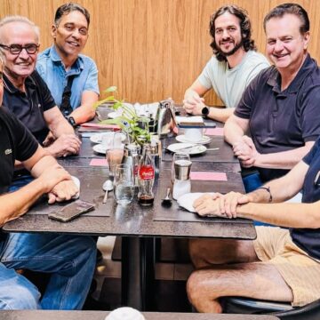 Gilberto Kassab é recebido por Pedro e Cícero em João Pessoa