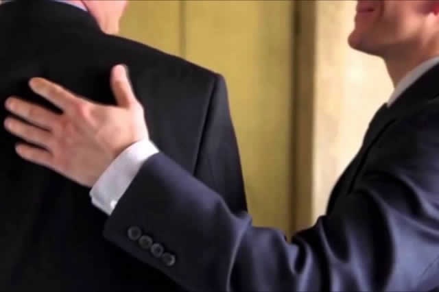 Sorrisos e galinhada na mesa com político nem de longe garantem gestão de boa qualidade