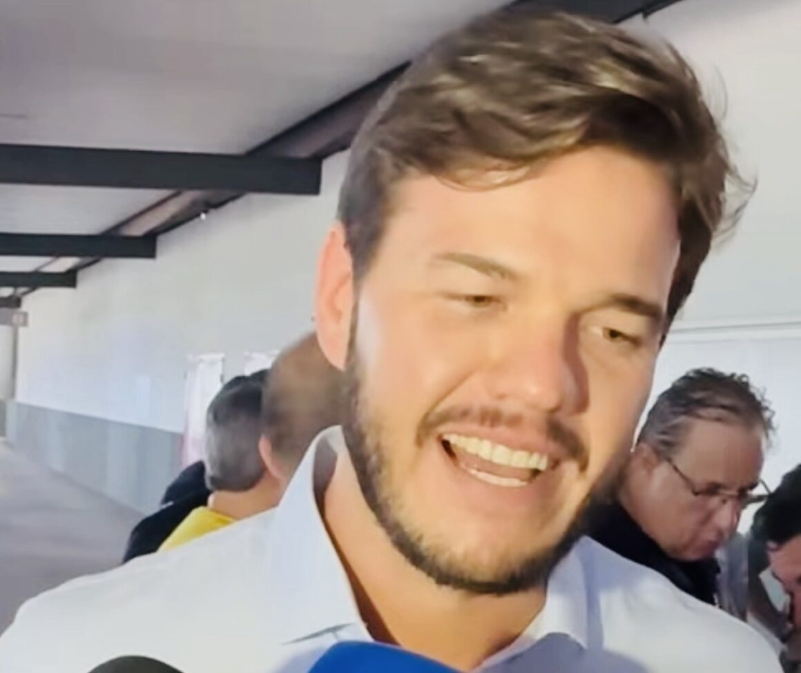 img_8597.jpg Em ato com Flávio Bolsonaro, Bruno Cunha Lima confirma apoio ao nome de Efraim