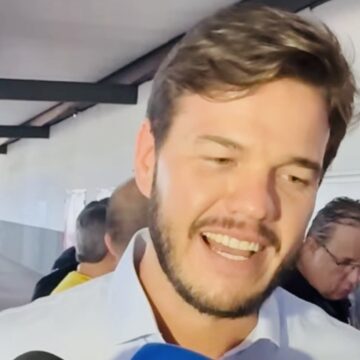 Em ato com Flávio Bolsonaro, Bruno Cunha Lima confirma apoio ao nome de Efraim