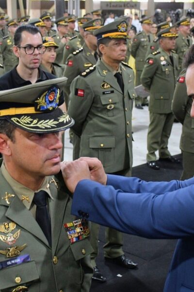 Governador Lucas Ribeiro entrega atos promocionais a oficiais da PM