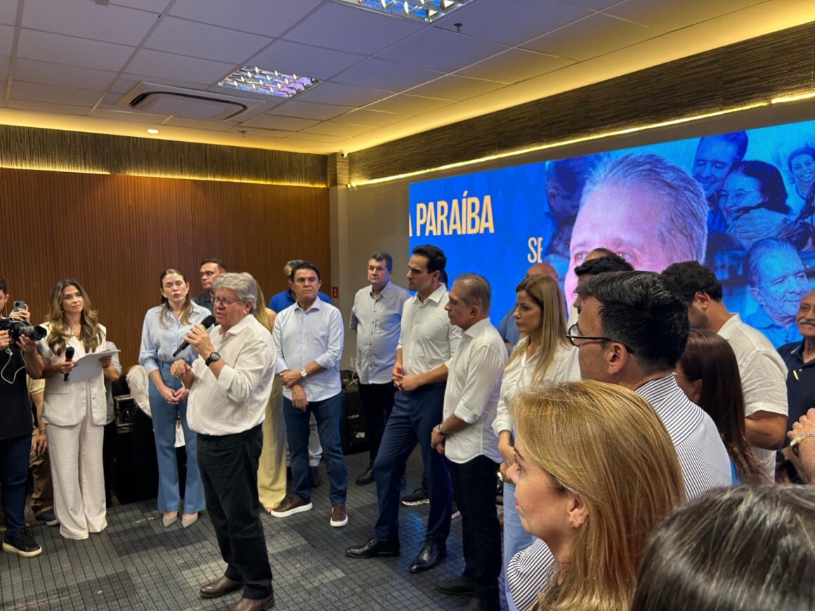 João Azevêdo trabalha para quebrar tabu e garantir chapa inteira eleita