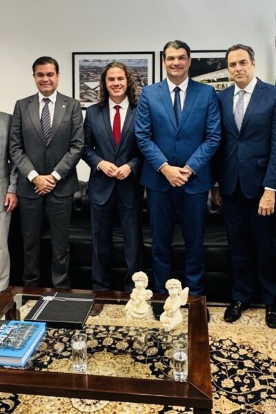 Dinho acompanha Leo Bezerra em agendas para busca de convênios em Brasília