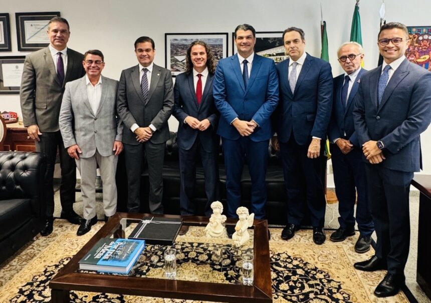 Dinho acompanha Leo Bezerra em agendas para busca de convênios em Brasília