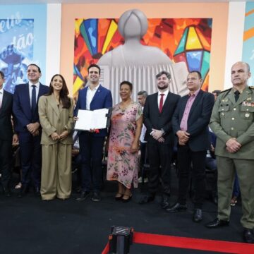 Lucas Ribeiro empossa novos secretários e destaca compromisso com ritmo de entregas