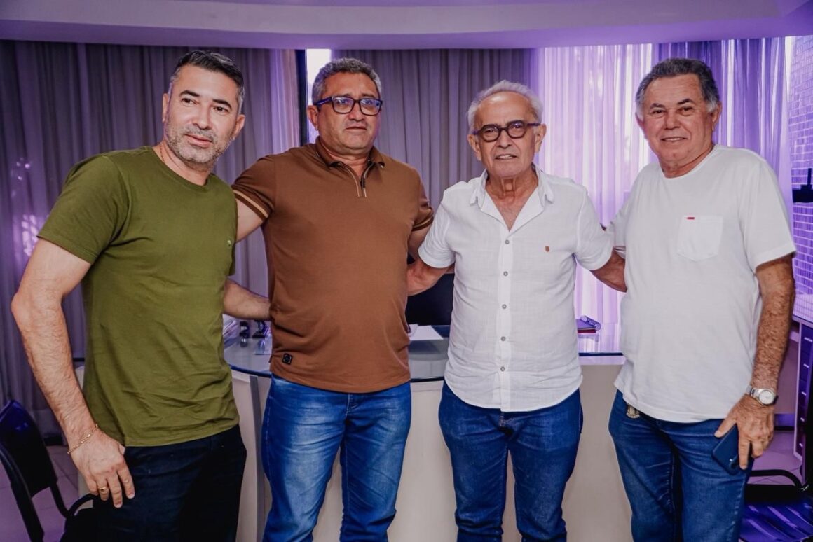 Cícero Lucena reforça base com adesões em Serra Branca e Umbuzeiro