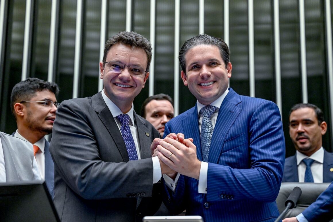 Vitória de Odair Cunha para o TCU mostra força de Hugo Motta na Câmara