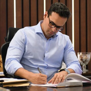 Governador Lucas Ribeiro assina promoção de 131 oficiais da PM e Corpo de Bombeiros