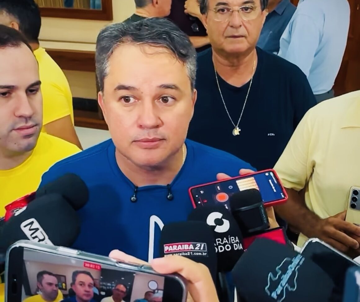 Até o 2º turno, Efraim Filho tratará Cícero como adversário