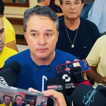 Até o 2º turno, Efraim Filho tratará Cícero como adversário