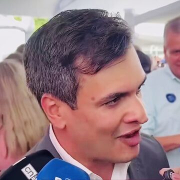 Diogo Cunha Lima faz aparição em posse de Leo Bezerra e diz estar pronto para ser vice de Cícero