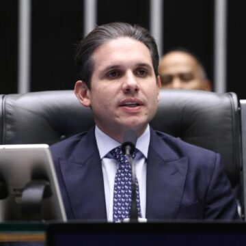 Em acordo com Hugo Motta, Lula recua e desiste de projeto próprio sobre 6×1