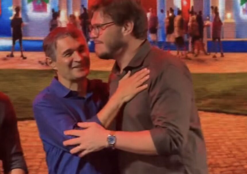 img_8969.jpg Bruno e Romero querem dançar forró juntos, sabendo que estarão em palanques separados