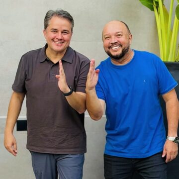 Efraim Filho recebe o apoio do presidente da Câmara de Campina