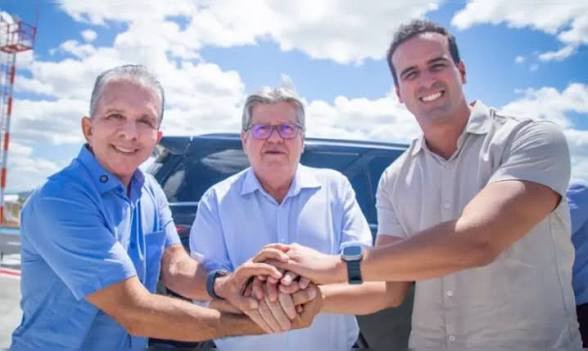 Após “pingue-pongue” de prefeitos, Lucas, João, Nabor e Hugo sentam à mesa. Avaliação é de reunião tranquila