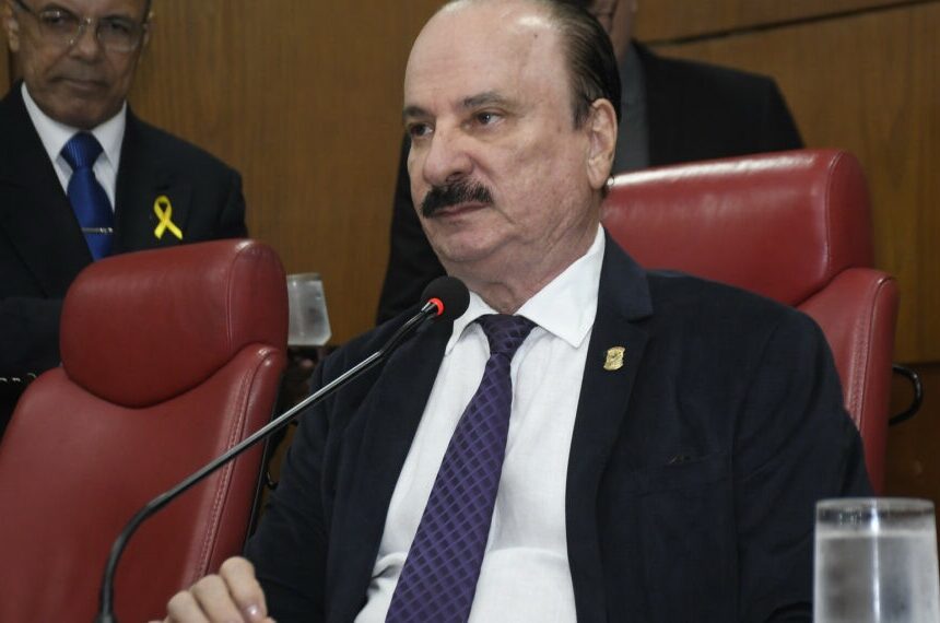 Durval Ferreira tira primeira licença em 10 anos de mandato