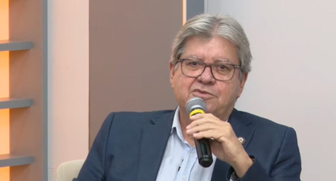João Azevêdo diz que pode votar em possível reeleição de Leo se votar para o Senado se confirmar