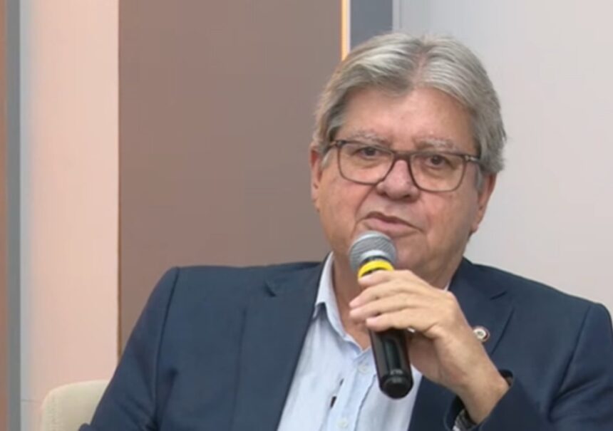 João Azevêdo diz que pode votar em possível reeleição de Leo se votar para o Senado se confirmar