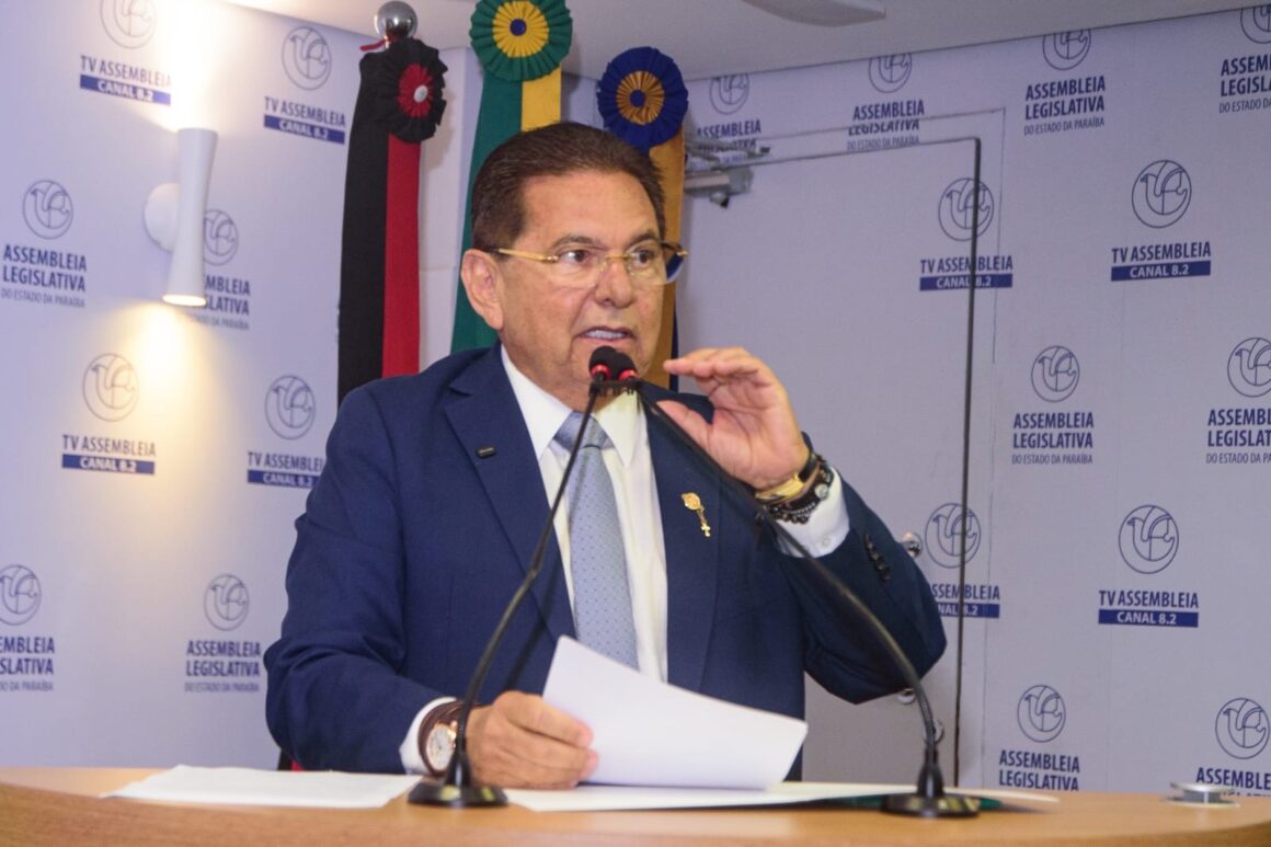 1b2dcfc6-3da1-49c5-abd6-283d334bc9e1.jpg Adriano Galdino anuncia nova programação da TV Assembleia com aulas para o Enem