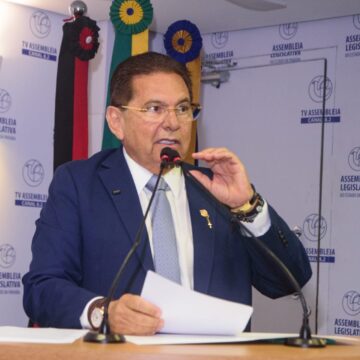 1b2dcfc6-3da1-49c5-abd6-283d334bc9e1.jpg Adriano Galdino anuncia nova programação da TV Assembleia com aulas para o Enem