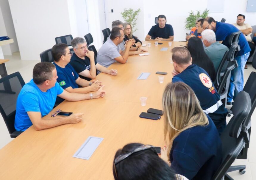 Prefeito Leo Bezerra cria força-tarefa e anuncia ações para enfrentamento às chuvas