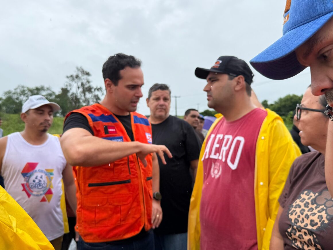 Estragos das chuvas: Lucas Ribeiro coordena ações nos municípios do Vale do Paraíba