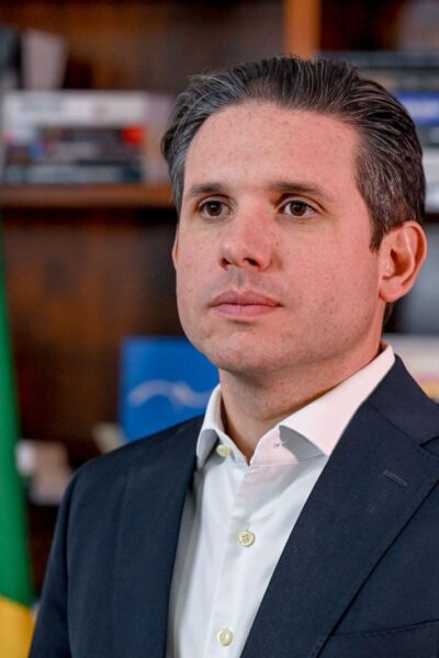 Com reunião liderada por Motta, avança acordo para jornada de 40 horas e 2 dias de folga