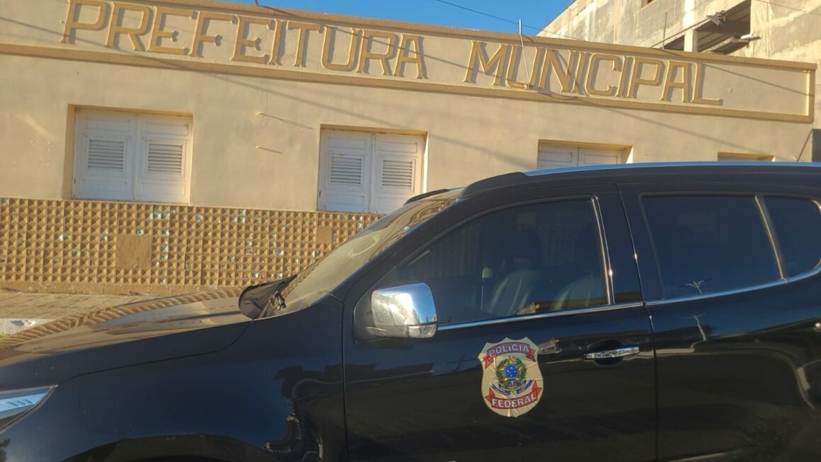 ‘Viga Mestra’: Operação da PF mira fraudes em duas prefeituras do Sertão
