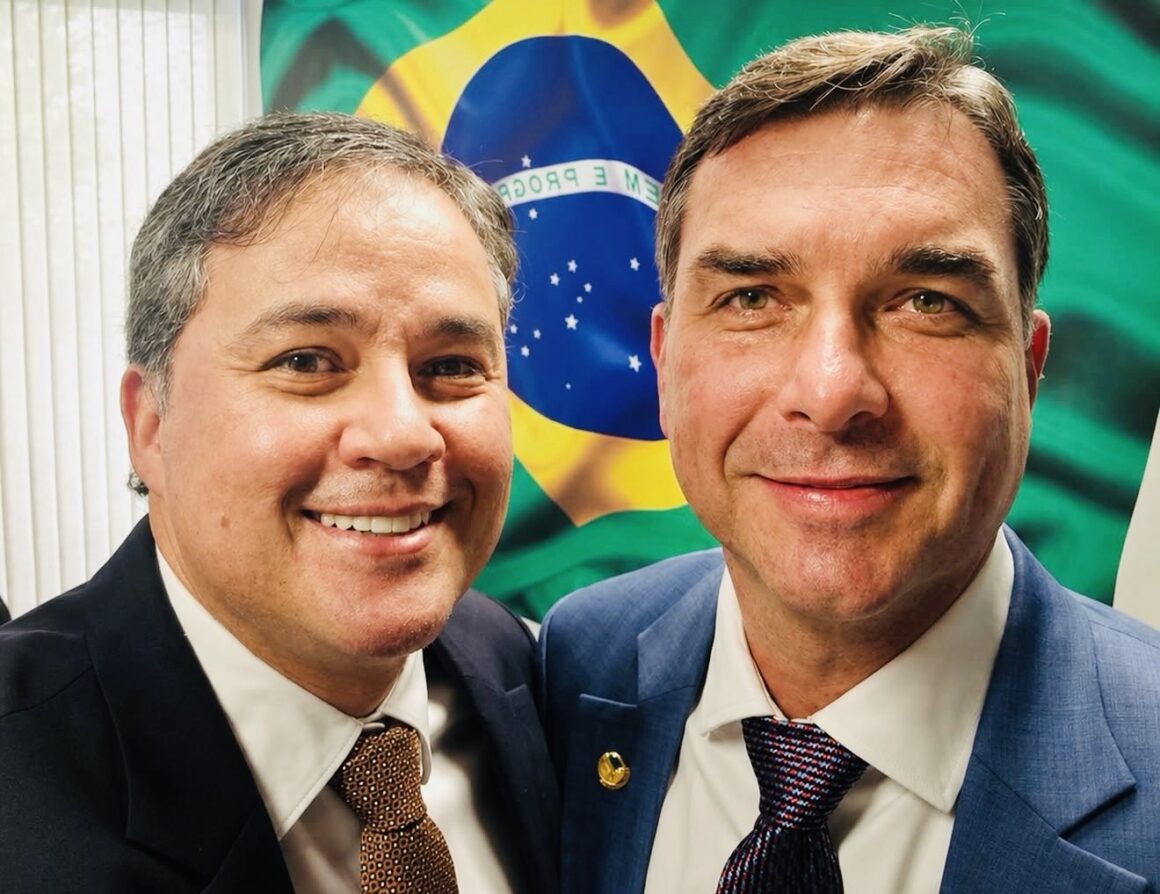 img_9569.jpg Flávio Bolsonaro virá a Campina para o São João, revela Efraim Filho