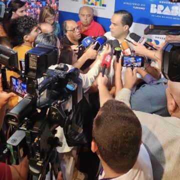 Ministro do Turismo anuncia R$ 45 milhões para festejos juninos na Paraíba