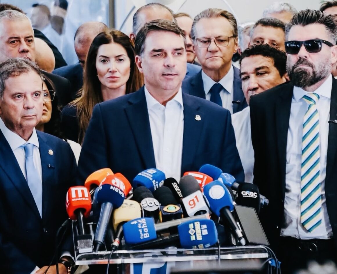Queiroga defende Flávio Bolsonaro, mas precisa rever discurso de “invenção do PT”