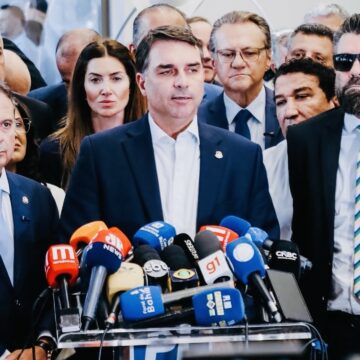 Queiroga defende Flávio Bolsonaro, mas precisa rever discurso de “invenção do PT”