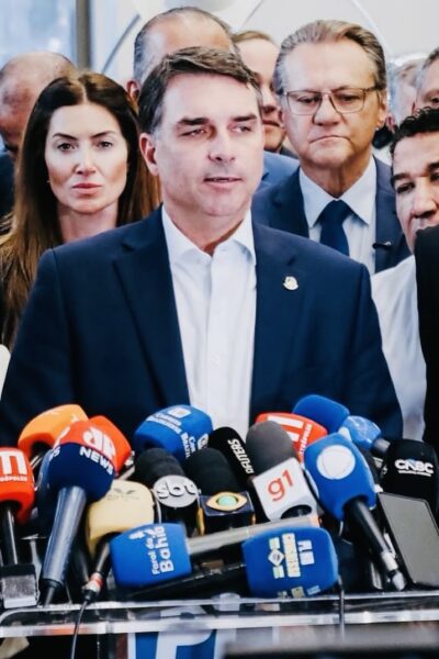 img_9818.jpg Queiroga defende Flávio Bolsonaro, mas precisa rever discurso de “invenção do PT”