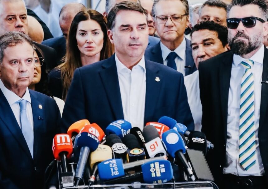 img_9818.jpg Queiroga defende Flávio Bolsonaro, mas precisa rever discurso de “invenção do PT”