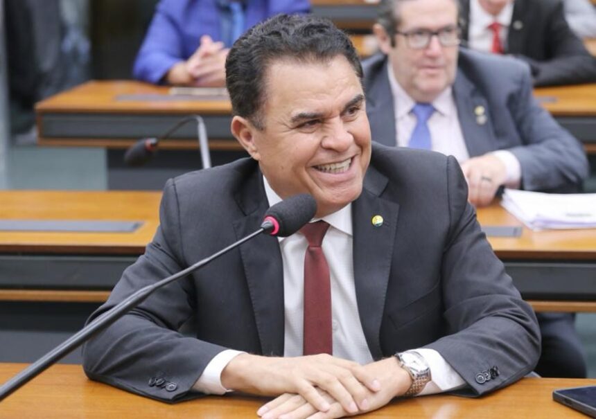 img_9948.jpg Santiago deve se licenciar em junho para Valdir Trindade assumir
