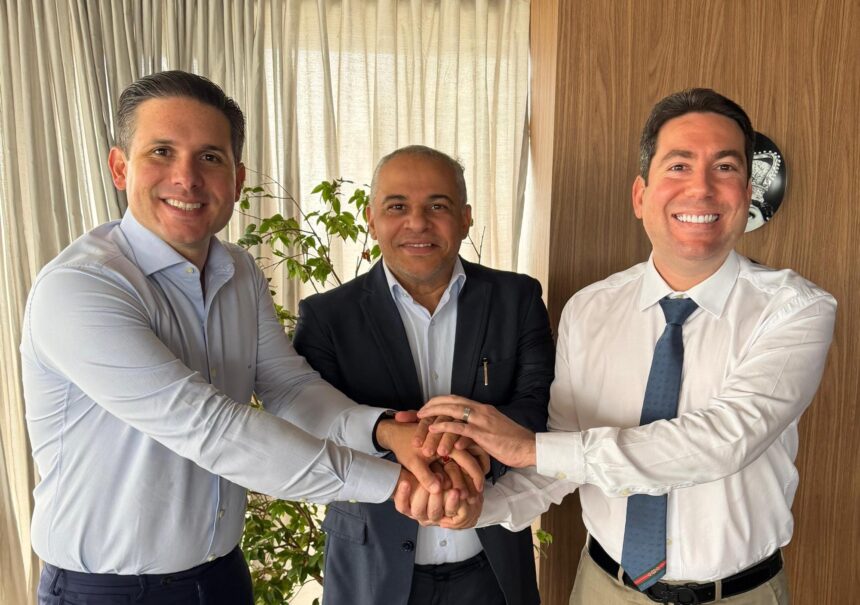 1363fdc4-891e-4c5d-9e29-8f2dab255415.jpg Prefeito de Cabedelo declara apoio aos deputados Hugo Motta e Felipe Leitão