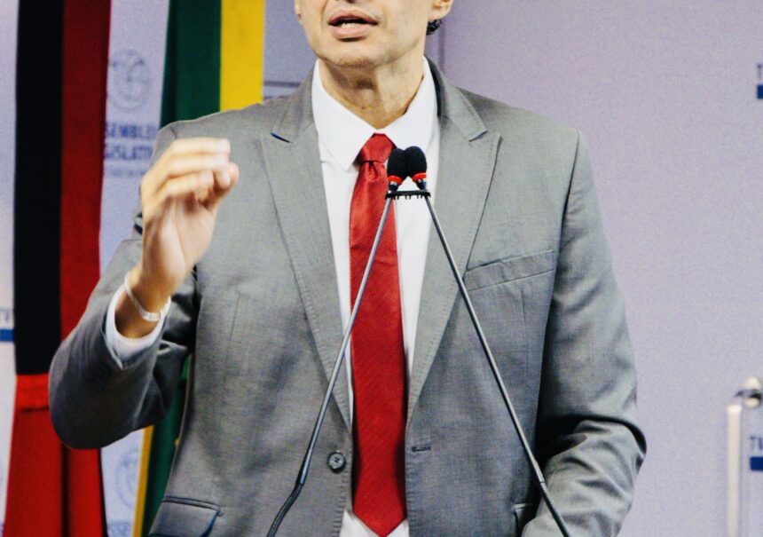 164109a5-eb15-42e8-8b7b-362527cc926b.jpg André Gadelha confirma que se mantém na disputa ao Senado e “card” oficializa