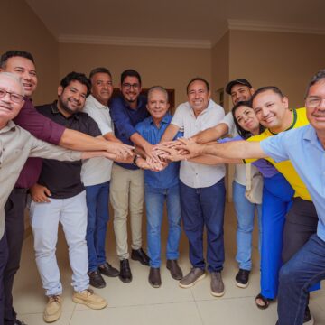 Prefeito, vice e nove vereadores de Teixeira declaram apoio à pré-candidatura de Nabor ao Senado