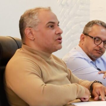 Cabedelo paga primeira parcela do 13º e folha de junho; investimento é de quase R$ 20 milhões