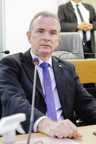 Deputado Nilson Lacerda abre mão de disputar reeleição na Assembleia