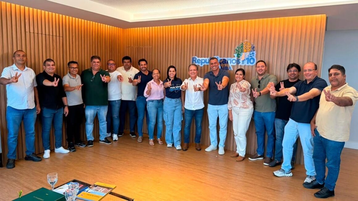 e3763bbb-b30b-42cd-affa-0580473c4116 Denise Ribeiro e Major Sidnei reúnem 13 vereadores de Sapé para anunciar apoio a Nabor