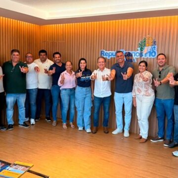 Denise Ribeiro e Major Sidnei reúnem 13 vereadores de Sapé para anunciar apoio a Nabor
