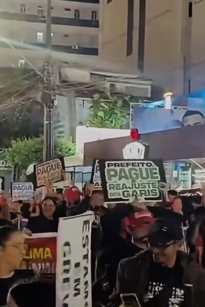 img_0035.jpg Xote, xaxado, baião… que nada: abertura do São João de CG é com protesto de servidores