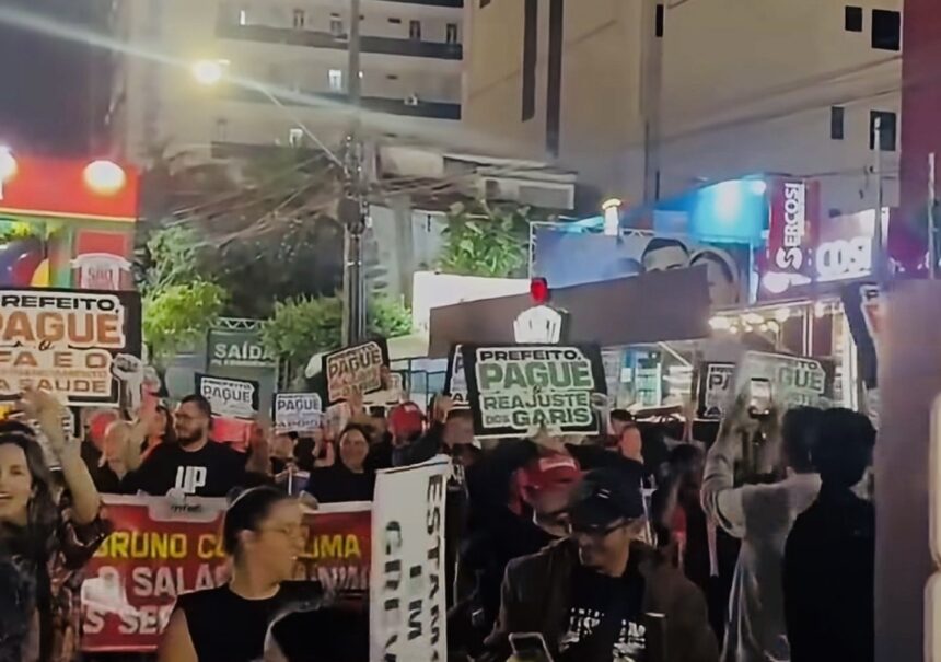 img_0035.jpg Xote, xaxado, baião… que nada: abertura do São João de CG é com protesto de servidores