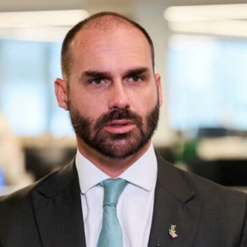 STF condena Eduardo Bolsonaro à prisão e torna ex-deputado inelegível