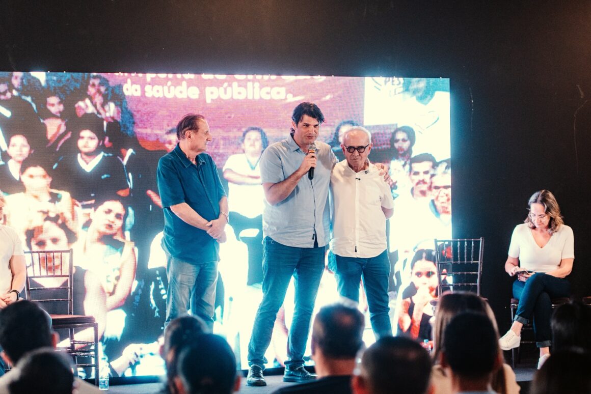 Em plenária, Cícero critica abandono dos municípios e Leo Bezerra sob o tom de oposição