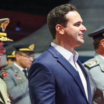 Lucas Ribeiro autoriza convocação de mais PMs e Bombeiros durante formatura de oficiais