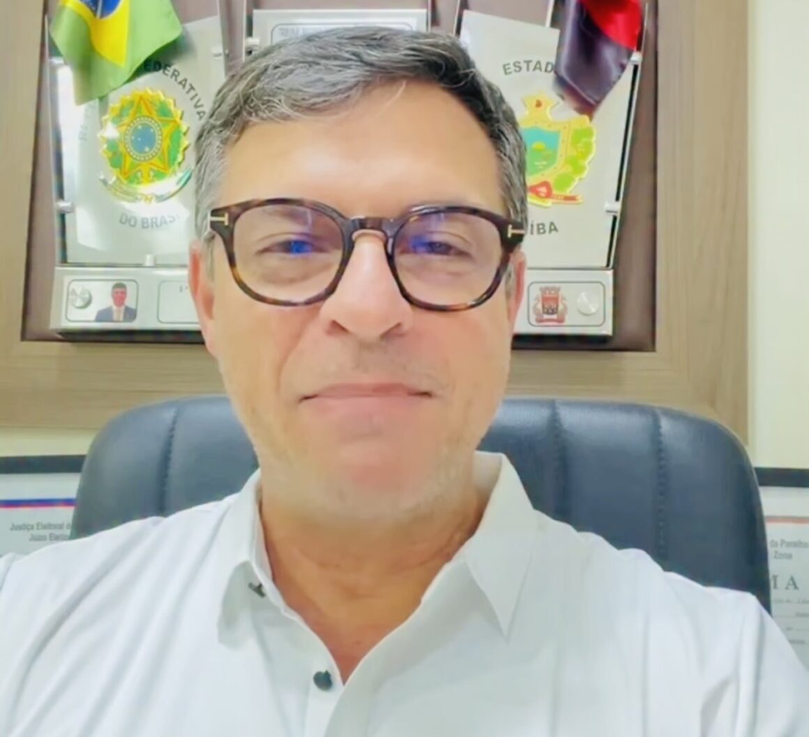 Confiando na suspensão da inelegibilidade, Vitor Hugo se mantém na disputa por vaga na AL